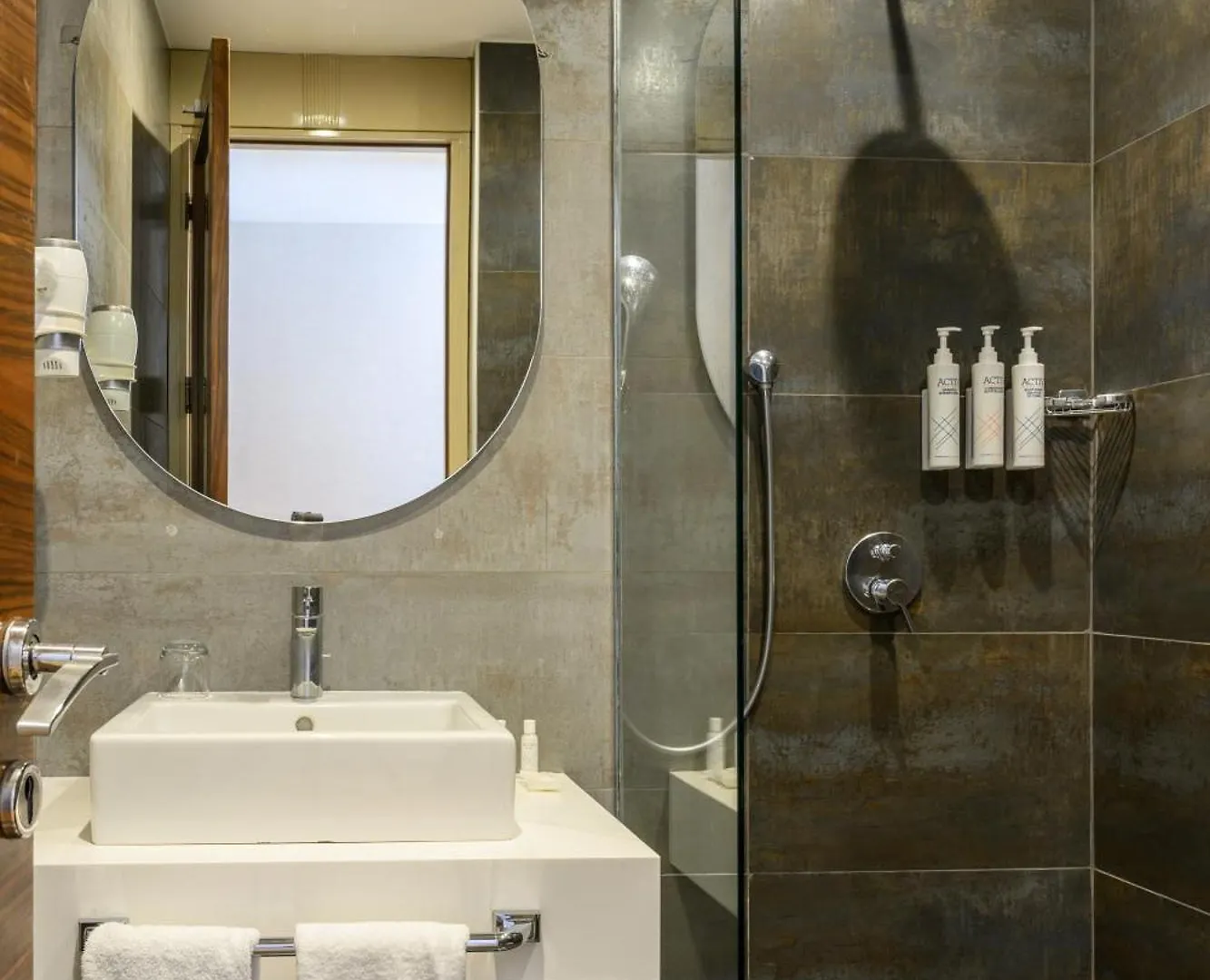 Four Points Flex By Sheraton Istanbul Taksim Square 4*,